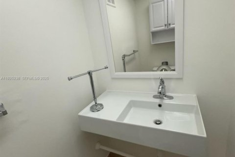 Copropriété à louer à Miami, Floride: 1 chambre, 72.46 m2 № 2039491 - photo 8