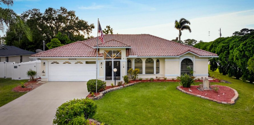 Casa en Port St. Lucie, Florida 3 dormitorios, 161.09 m2 № 2413016
