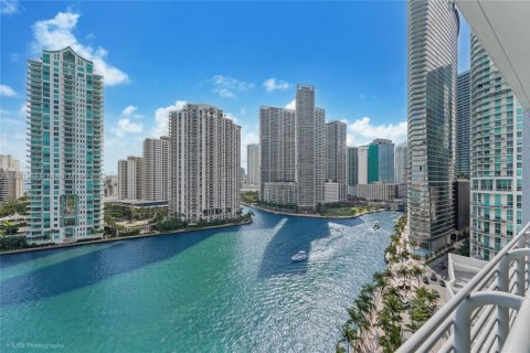 Condo in Miami, Florida, 2 bedrooms  № 1943878 - photo 1