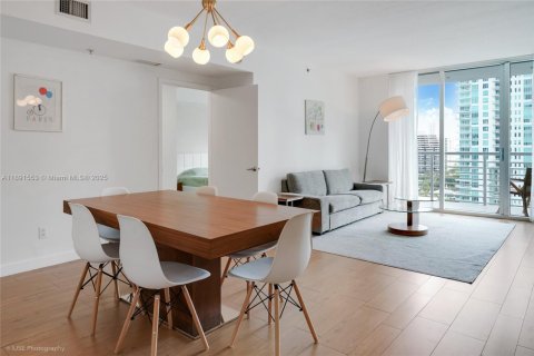 Condo in Miami, Florida, 2 bedrooms  № 1943878 - photo 3