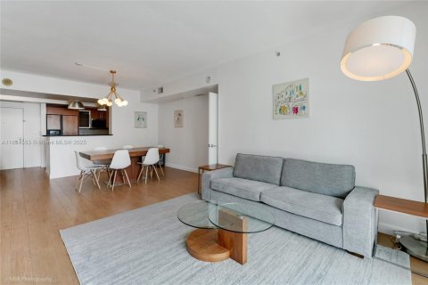 Condo in Miami, Florida, 2 bedrooms  № 1943878 - photo 4