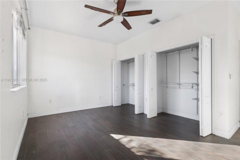 Adosado en alquiler en Miami, Florida, 3 dormitorios, 182 m2 № 1976970 - foto 25