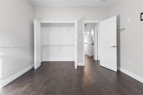 Adosado en alquiler en Miami, Florida, 3 dormitorios, 182 m2 № 1976970 - foto 23