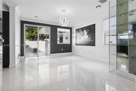 Adosado en alquiler en Miami, Florida, 3 dormitorios, 182 m2 № 1976970 - foto 8