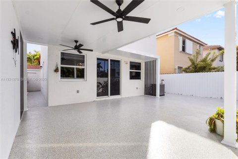 Adosado en alquiler en Miami, Florida, 3 dormitorios, 182 m2 № 1976970 - foto 28