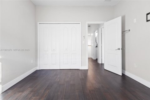 Adosado en alquiler en Miami, Florida, 3 dormitorios, 182 m2 № 1976970 - foto 22