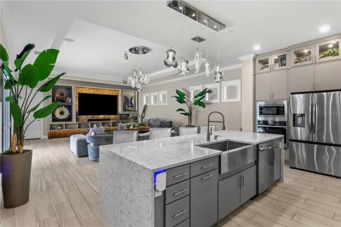 House in San Antonio, Florida 5 bedrooms, 296.17 sq.m. № 2400331 - photo 10
