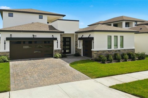 House in San Antonio, Florida 5 bedrooms, 296.17 sq.m. № 2400331 - photo 3