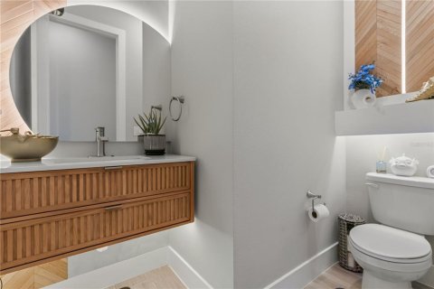 House in San Antonio, Florida 5 bedrooms, 296.17 sq.m. № 2400331 - photo 30