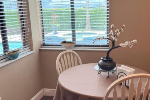 Casa en venta en Miami, Florida, 4 dormitorios, 141.4 m2 № 2050318 - foto 22