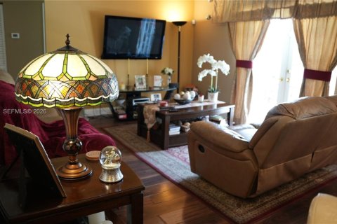 Casa en venta en Miami, Florida, 4 dormitorios, 141.4 m2 № 2050318 - foto 18