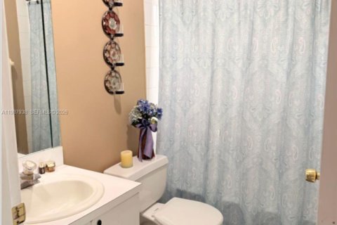 Casa en venta en Miami, Florida, 4 dormitorios, 141.4 m2 № 2050318 - foto 27