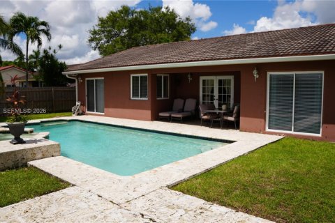 Casa en venta en Miami, Florida, 4 dormitorios, 141.4 m2 № 2050318 - foto 2