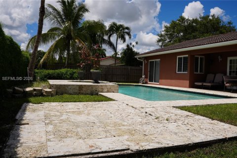 Casa en venta en Miami, Florida, 4 dormitorios, 141.4 m2 № 2050318 - foto 3