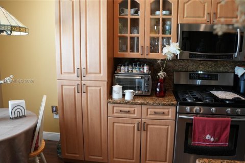 Casa en venta en Miami, Florida, 4 dormitorios, 141.4 m2 № 2050318 - foto 21