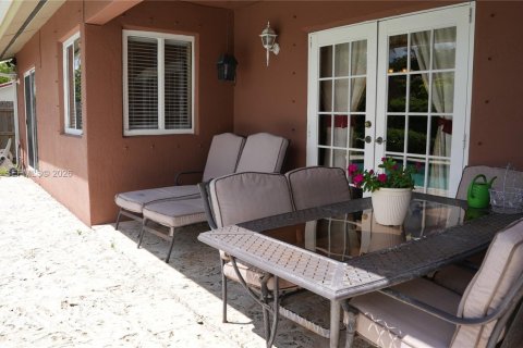 Casa en venta en Miami, Florida, 4 dormitorios, 141.4 m2 № 2050318 - foto 10