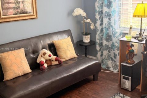 Casa en venta en Miami, Florida, 4 dormitorios, 141.4 m2 № 2050318 - foto 26