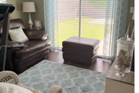 Casa en venta en Miami, Florida, 4 dormitorios, 141.4 m2 № 2050318 - foto 25