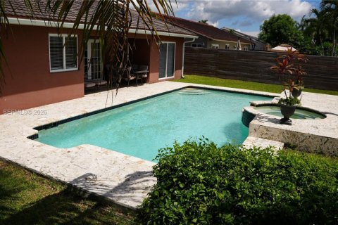 Casa en venta en Miami, Florida, 4 dormitorios, 141.4 m2 № 2050318 - foto 4