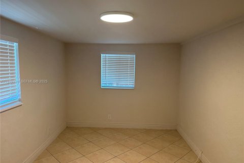 Снять в аренду виллу или дом в Помпано-Бич, Флорида 3 спальни, 82.5м2, № 1983079 - фото 11