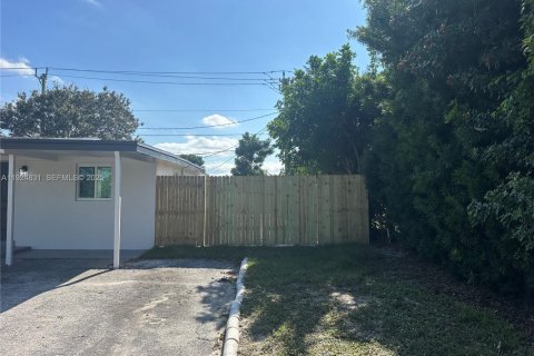 Снять в аренду виллу или дом в Помпано-Бич, Флорида 3 спальни, 82.5м2, № 1983079 - фото 3