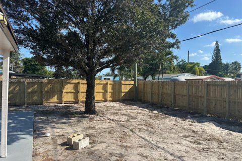 Снять в аренду виллу или дом в Помпано-Бич, Флорида 3 спальни, 82.5м2, № 1983079 - фото 19