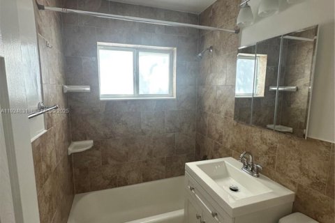 Снять в аренду виллу или дом в Помпано-Бич, Флорида 3 спальни, 82.5м2, № 1983079 - фото 10