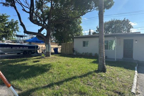 Снять в аренду виллу или дом в Помпано-Бич, Флорида 3 спальни, 82.5м2, № 1983079 - фото 2