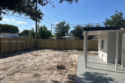 Снять в аренду виллу или дом в Помпано-Бич, Флорида 3 спальни, 82.5м2, № 1983079 - фото 17