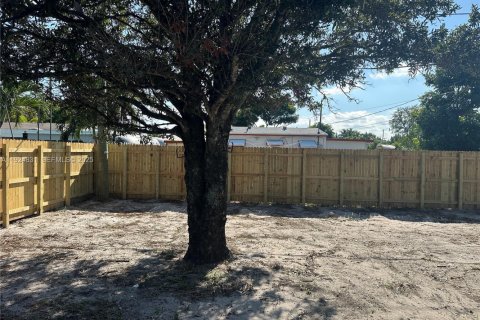 Снять в аренду виллу или дом в Помпано-Бич, Флорида 3 спальни, 82.5м2, № 1983079 - фото 16