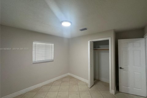 Снять в аренду виллу или дом в Помпано-Бич, Флорида 3 спальни, 82.5м2, № 1983079 - фото 7