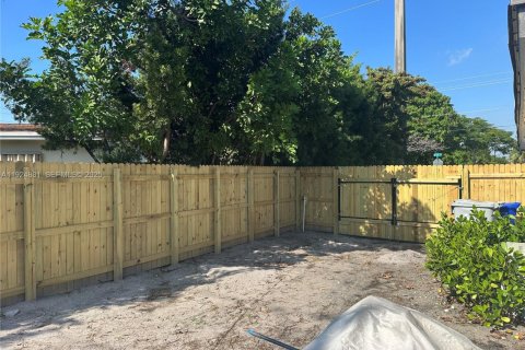 Снять в аренду виллу или дом в Помпано-Бич, Флорида 3 спальни, 82.5м2, № 1983079 - фото 18