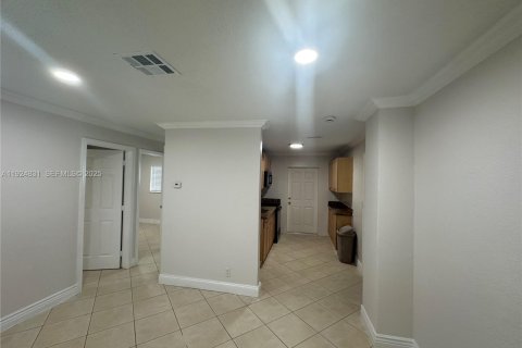 Снять в аренду виллу или дом в Помпано-Бич, Флорида 3 спальни, 82.5м2, № 1983079 - фото 5