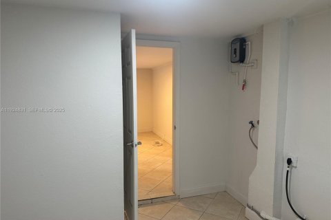 Снять в аренду виллу или дом в Помпано-Бич, Флорида 3 спальни, 82.5м2, № 1983079 - фото 14