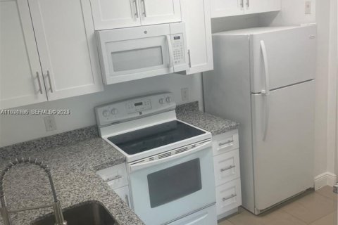 Condominio en alquiler en Tamarac, Florida, 1 dormitorio, 64.2 m2 № 1990239 - foto 5