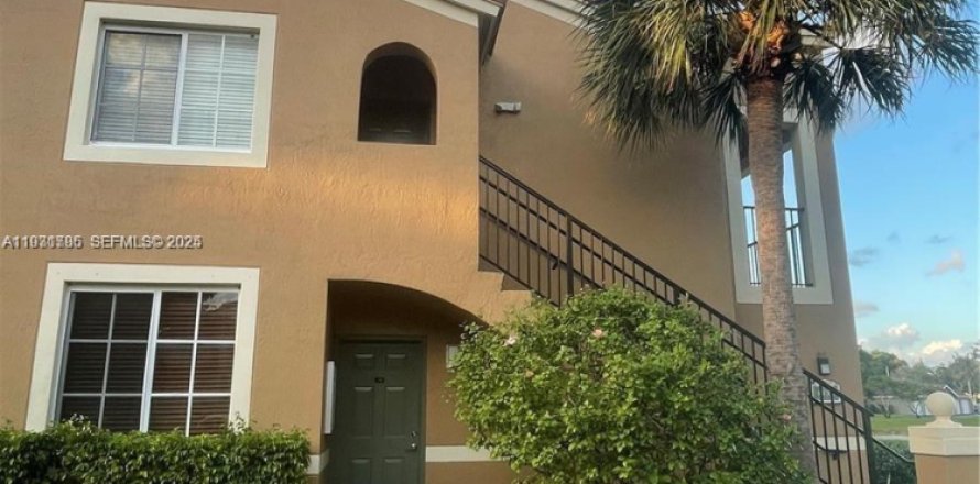 Condominio en Tamarac, Florida, 1 dormitorio  № 1990239