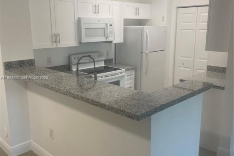 Condominio en alquiler en Tamarac, Florida, 1 dormitorio, 64.2 m2 № 1990239 - foto 3