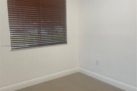 Condominio en alquiler en Tamarac, Florida, 1 dormitorio, 64.2 m2 № 1990239 - foto 14
