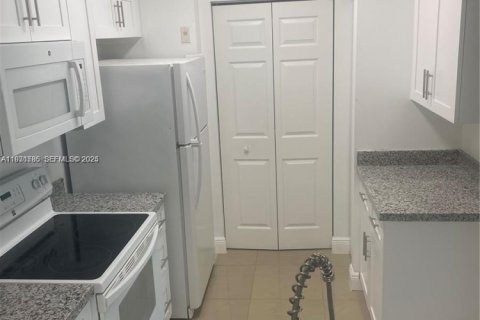 Condominio en alquiler en Tamarac, Florida, 1 dormitorio, 64.2 m2 № 1990239 - foto 6