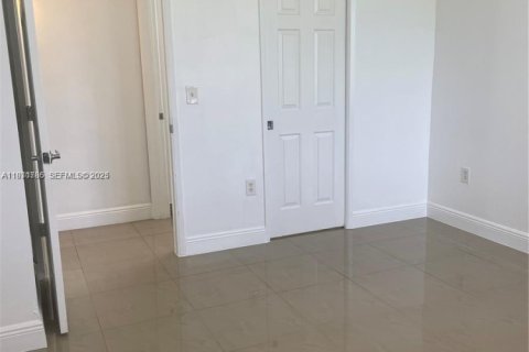 Condominio en alquiler en Tamarac, Florida, 1 dormitorio, 64.2 m2 № 1990239 - foto 7