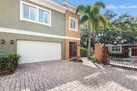 Adosado en alquiler en Tampa, Florida, 4 dormitorios, 253.07 m2 № 1879915 - foto 1