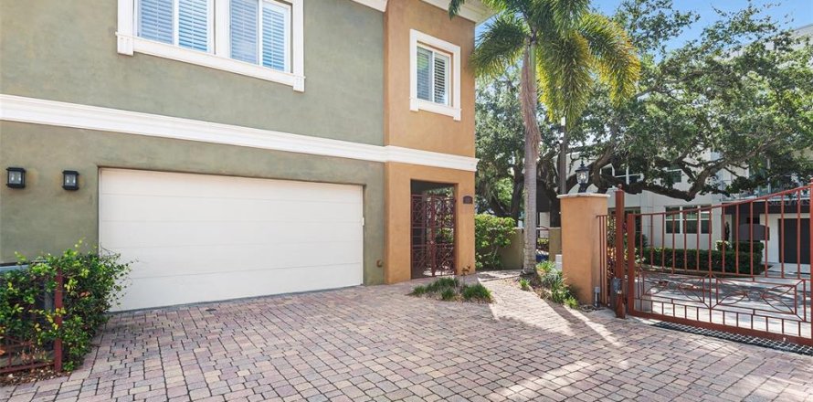 Touwnhouse à Tampa, Floride 4 chambres, 253.07 m2 № 1879915