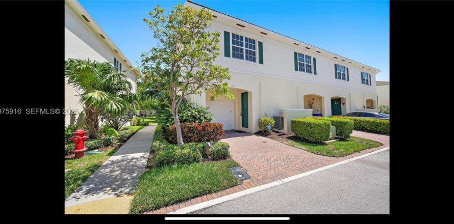 Townhouse in Pompano Beach, Florida 3 bedrooms, 148.46 sq.m. № 2040114