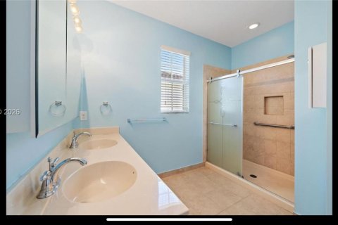 Townhouse in Pompano Beach, Florida 3 bedrooms, 148.46 sq.m. № 2040114 - photo 7