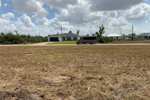 Land in Cape Coral, Florida № 362970 - photo 5