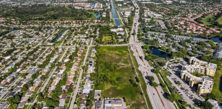 Commercial property in Sunrise, Florida № 1187648