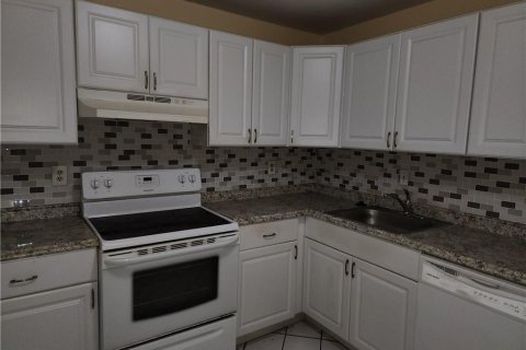 Condominio en alquiler en Lauderhill, Florida, 1 dormitorio, 90.3 m2 № 2168449 - foto 2