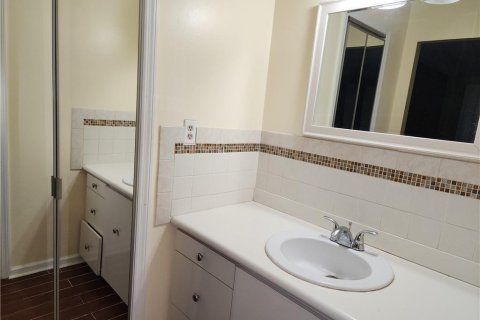 Condominio en alquiler en Lauderhill, Florida, 1 dormitorio, 90.3 m2 № 2168449 - foto 7