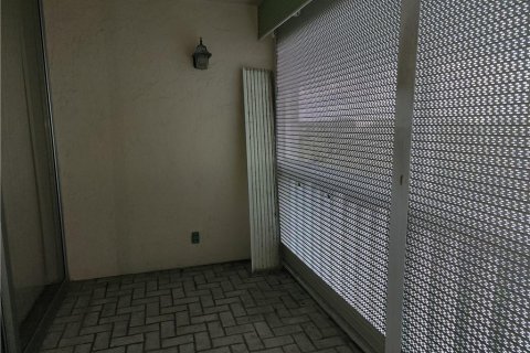 Condominio en alquiler en Lauderhill, Florida, 1 dormitorio, 90.3 m2 № 2168449 - foto 8