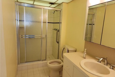 Condominio en alquiler en Lauderhill, Florida, 1 dormitorio, 90.3 m2 № 2168449 - foto 4